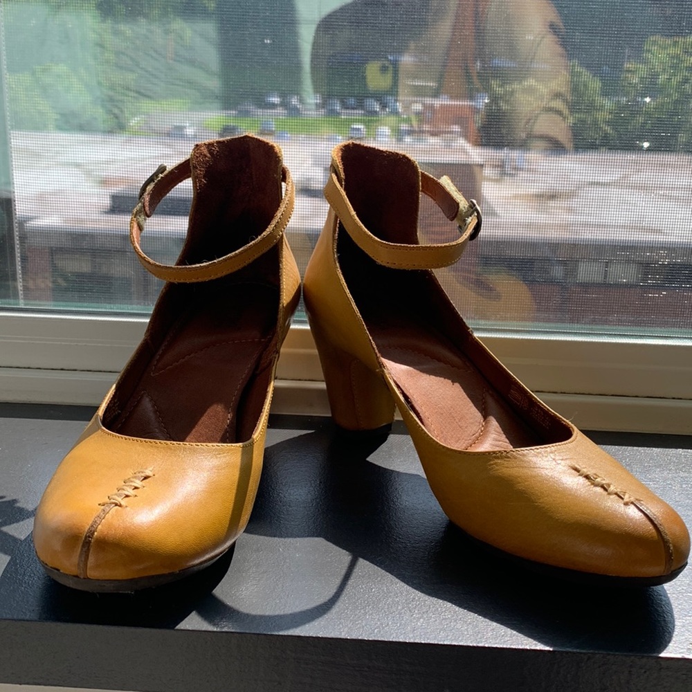 Sergio Tomani Ingrid Ankle Strap Heels. Size 38